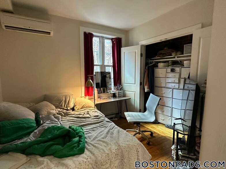 Building Photo - 22 Sussex St