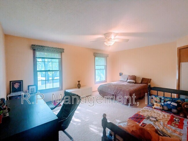 Building Photo - 8097 Curtis Ln