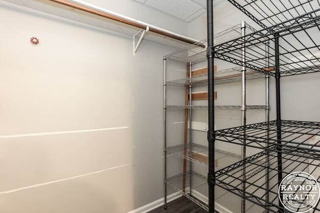 Building Photo - 810 Tacy Pl