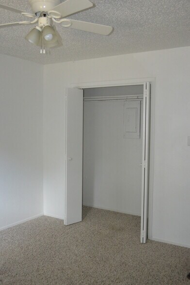 Building Photo - 2221 Lavern St