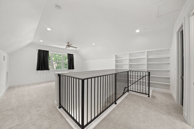 Building Photo - 5341 Larkin St
