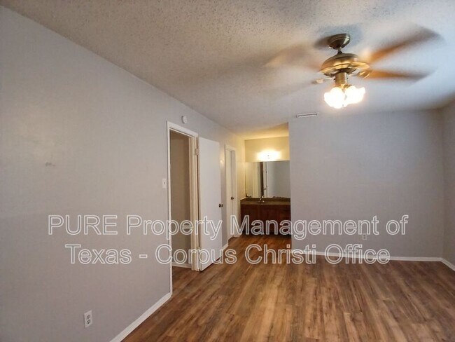 Building Photo - 5001 Middlecoff Cir