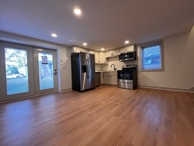 Building Photo - 1909 Bequette St