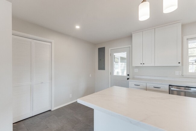 Building Photo - Fully remodeled 4 Bed / 2 bath ranch home