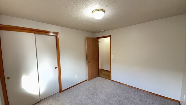 Building Photo - 3 Bedroom 1.5 Bath Home Fenced Yard, Shed & Garage