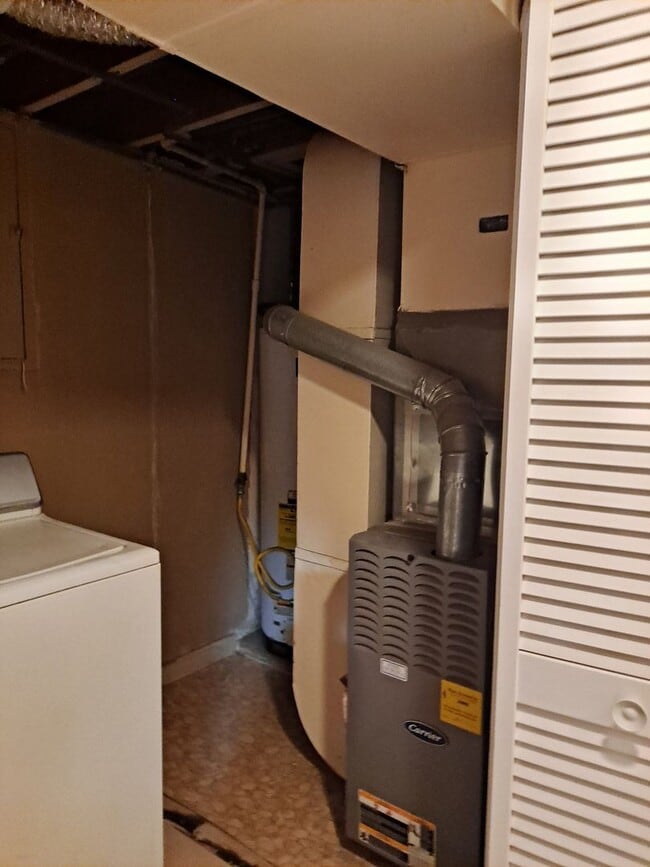 Building Photo - ALL PROSPECTIVE TENANTS MUST SUBMIT A $58 NON-REFUNDABLE APPLICATION FEE PER APPLICANT ONLINE AND...