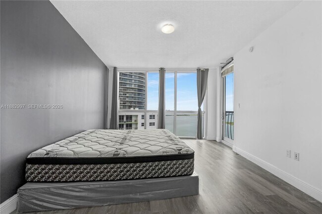 Building Photo - 1750 N Bayshore Dr