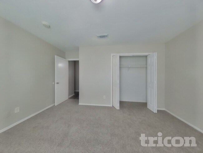 Building Photo - 6511 Grey Oaks Dr