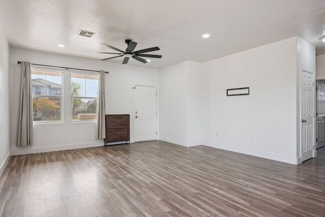 Building Photo - 10614 E Olla Ave