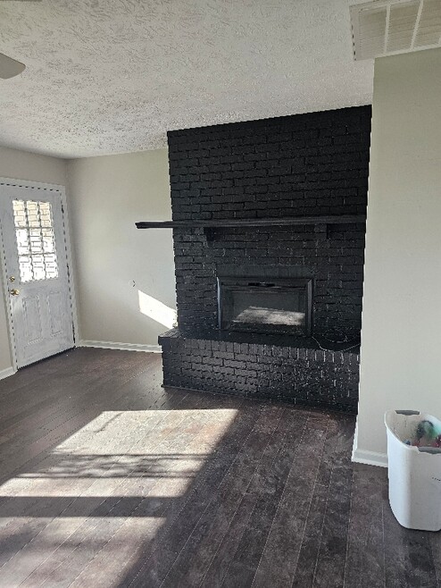 Building Photo - 449 Keene Troy Pike