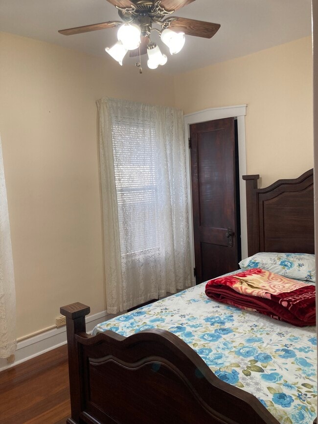 Building Photo - 4830 N Tripp Ave