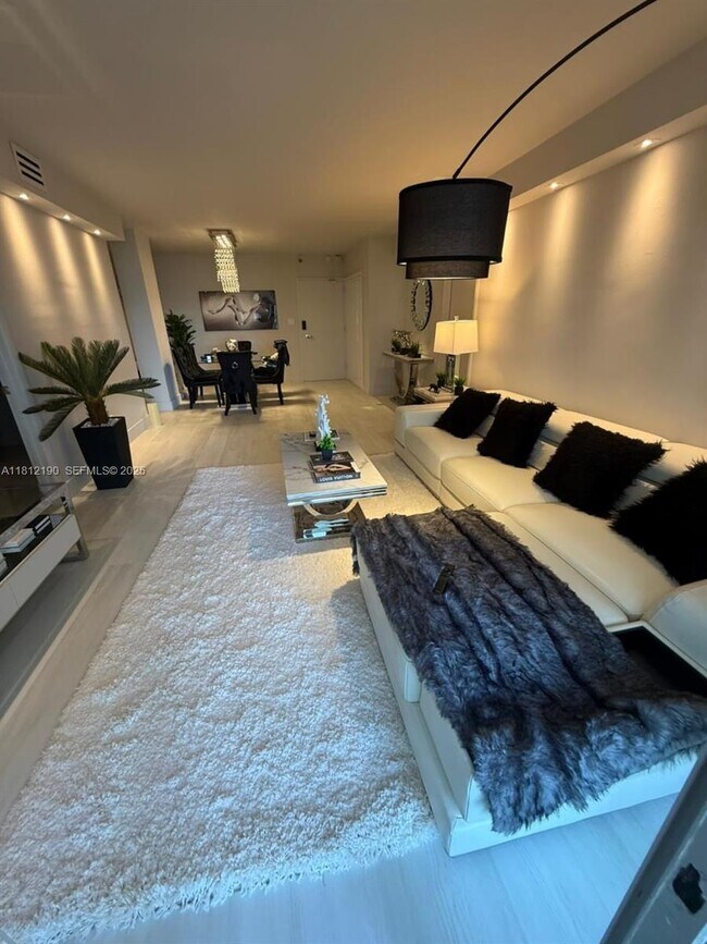 Building Photo - 5151 Collins Ave