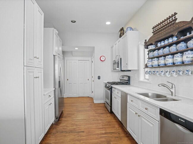 Building Photo - 3 E Beach Dr
