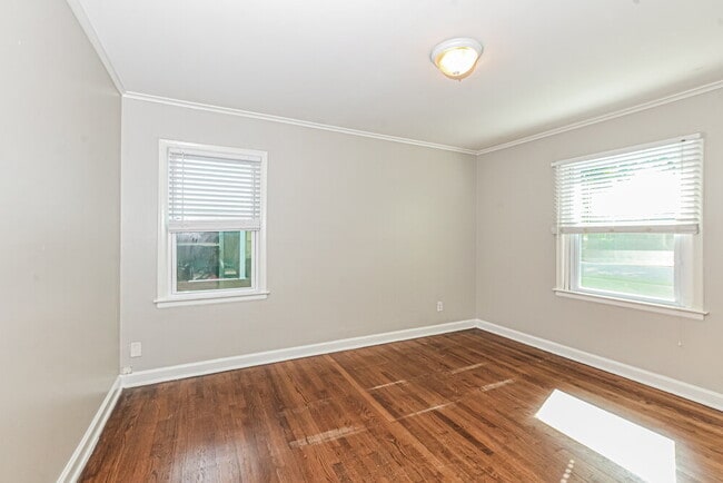 Building Photo - 1172 Oak Ridge Dr