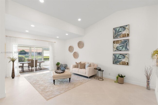 Building Photo - 15465 Lake Magnolia Pl