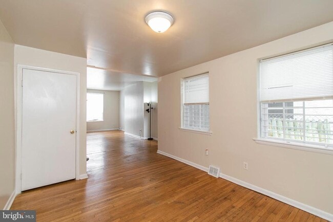 Building Photo - 1635 Fontain St