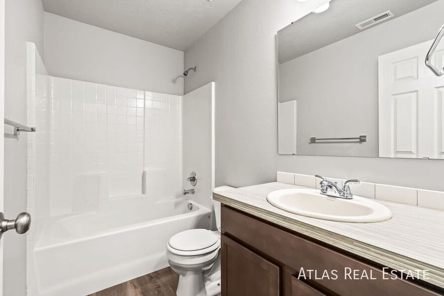 Building Photo - 1806 E Eddington St