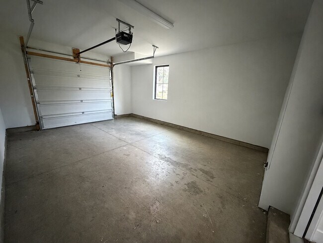 Building Photo - 351 Loeffler Ave