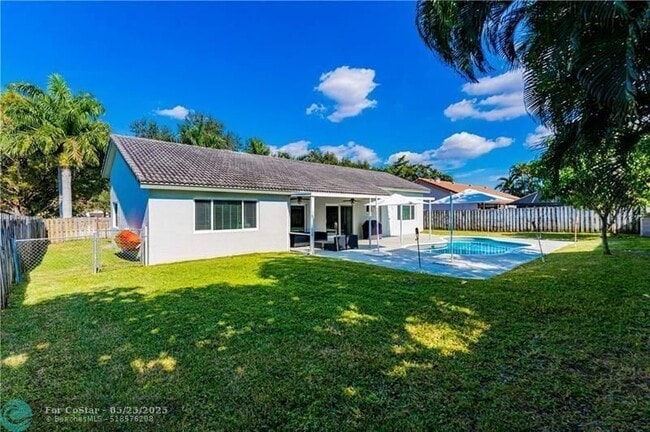 Building Photo - 7200 SW 20th St