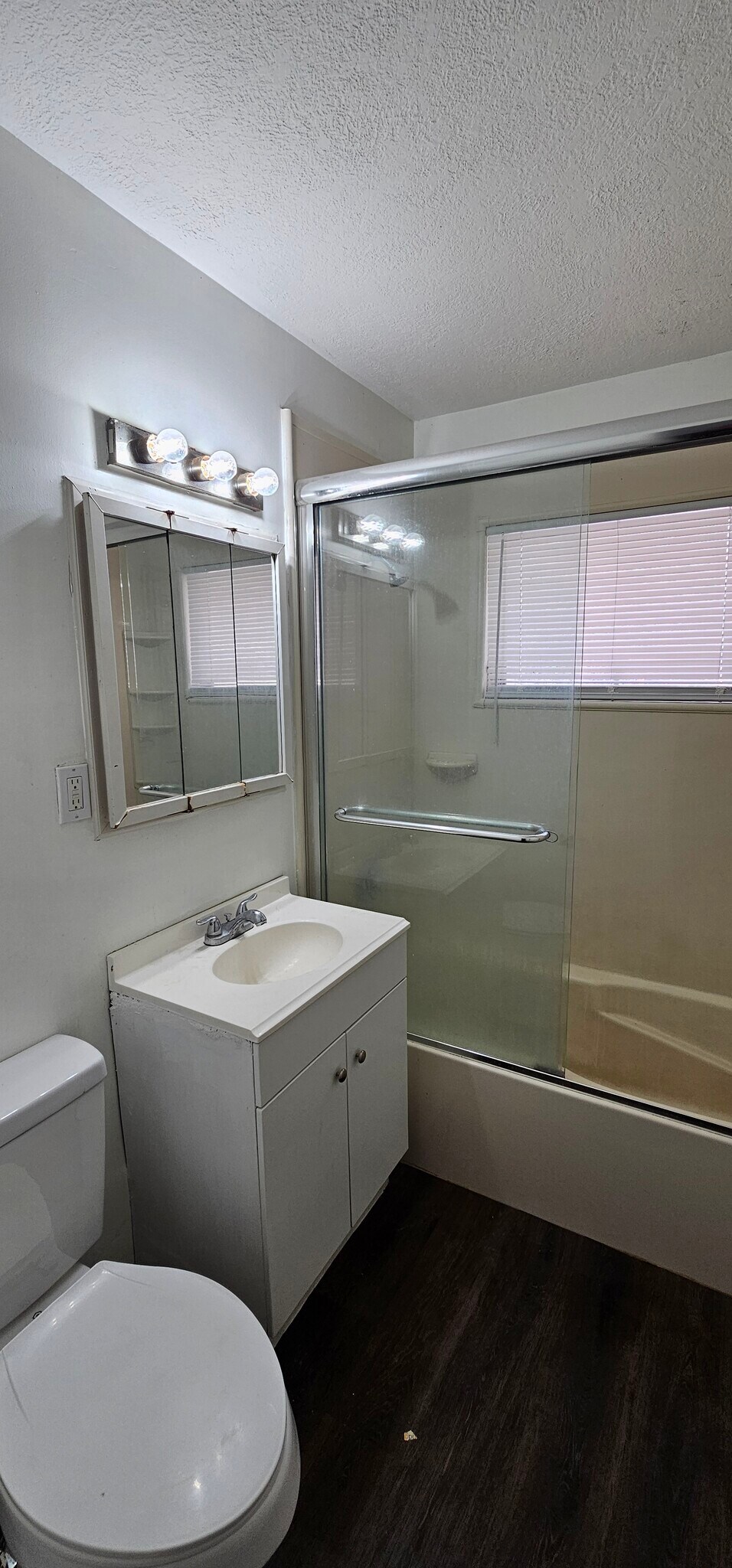 Building Photo - 7504 E 112th St