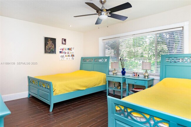 Building Photo - 1529 Bayview Dr