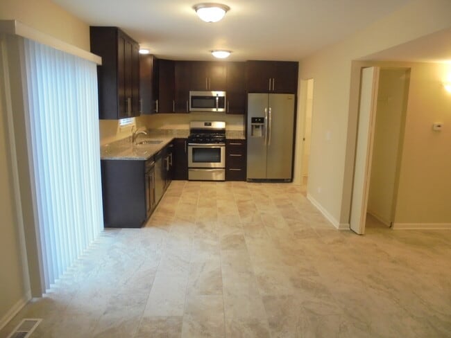Building Photo - 270 Bridlewood Cir