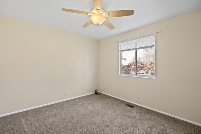 Building Photo - 5492 Lilac Ave