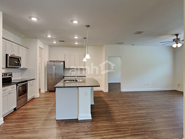 Building Photo - 887 Sunny Stroll Dr