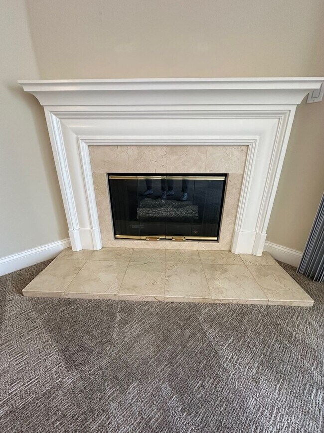 Building Photo - Beachfront Oasis - 3 bed 2 bath in Alamitos Beach with Parking