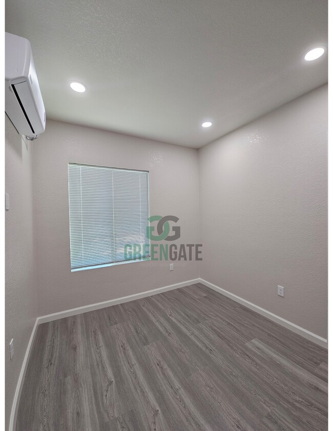 Building Photo - 3105 E Orangeburg Ave