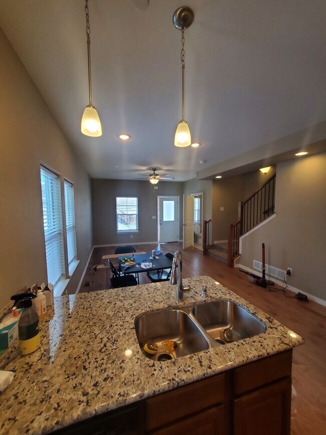 Building Photo - Updated 3 Bedroom Townhouse Across From Horsetooth Reservoir!