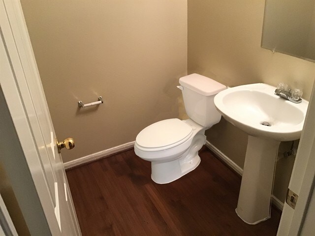 Building Photo - 1805 Manor Cir