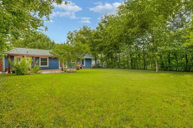 Building Photo - 1511 Fairfield Dr