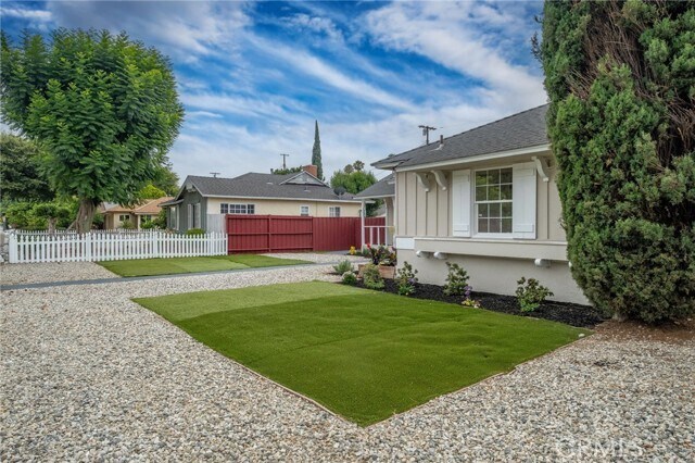 Building Photo - 20756 Saticoy St