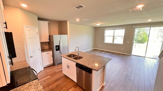 Building Photo - 413 Legacy Lp