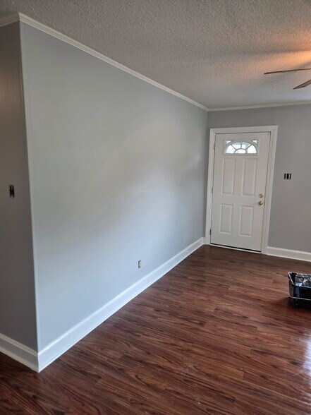 Building Photo - 1048 McDow Dr