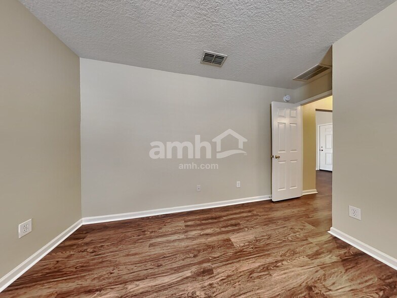 Building Photo - 1927 River Rock Rd