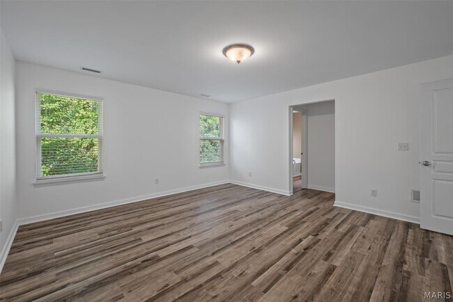 Building Photo - 499 Parkgate Dr