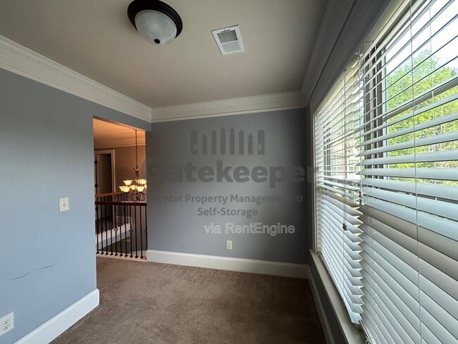 Building Photo - 124 Village Pl