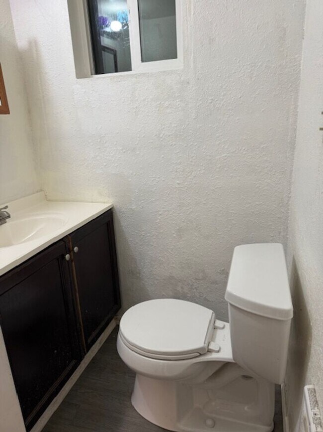 Building Photo - 510 N Collier St