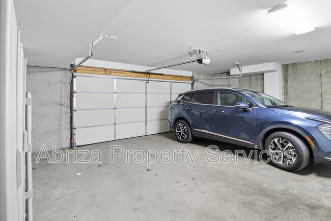 Building Photo - 3612 Flad Ave