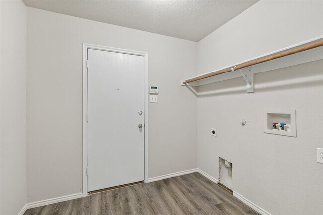 Building Photo - 10745 Kittering Trl