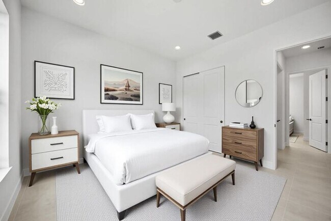 Building Photo - 15144 Wildwood Cir