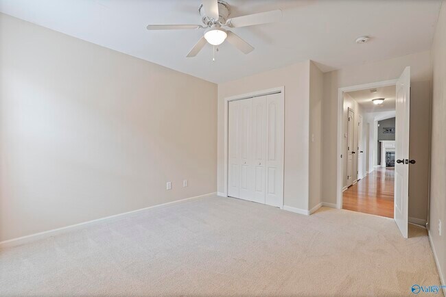Building Photo - 108 Landings Way Dr