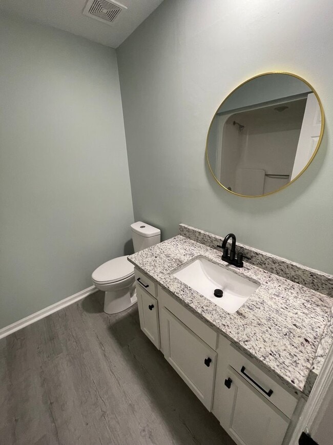Building Photo - Updated 2BR/2BA Duplex in Downtown Springfield – Modern Finishes & Spacious Layout