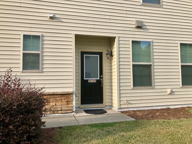 Building Photo - Beautiful 3 Bedroom, 2.5 bath with 2 Car Garage in Thompson Ridge!