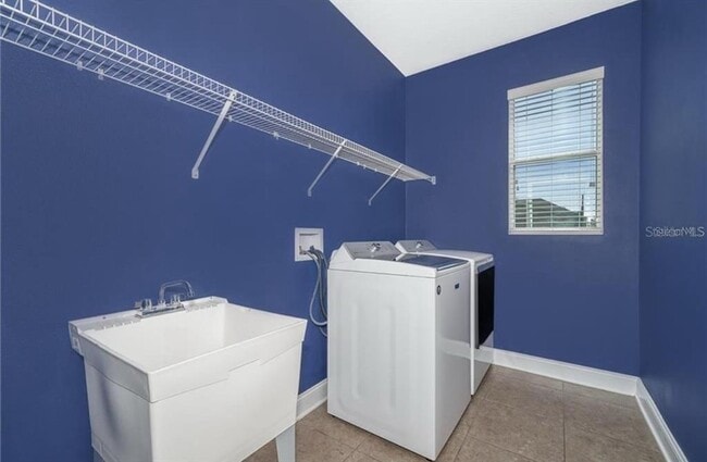 Building Photo - 8754 Ribault Ave