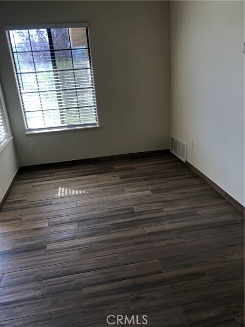 Building Photo - 1033 W King St