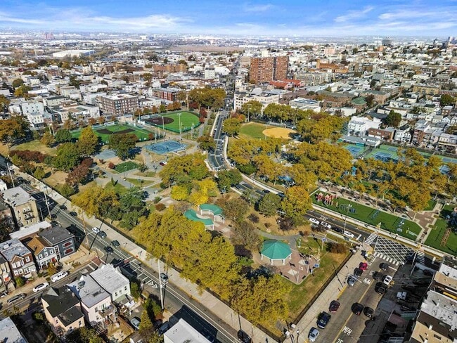 Building Photo - 382 Webster Ave