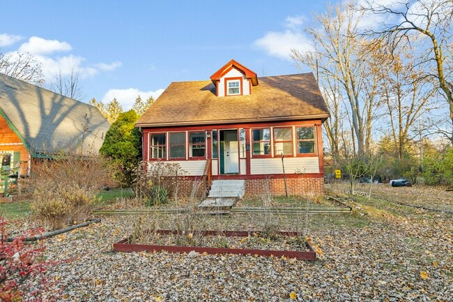 Building Photo - 906 Harrow Rd